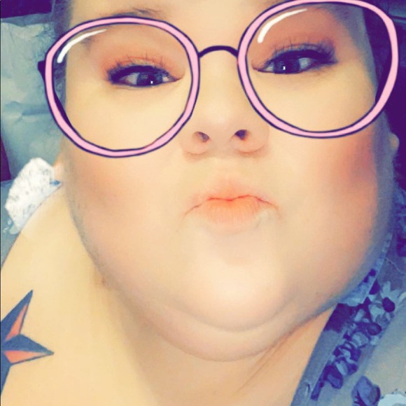 Meet your Posher, Mallory - Picture 2 of 4